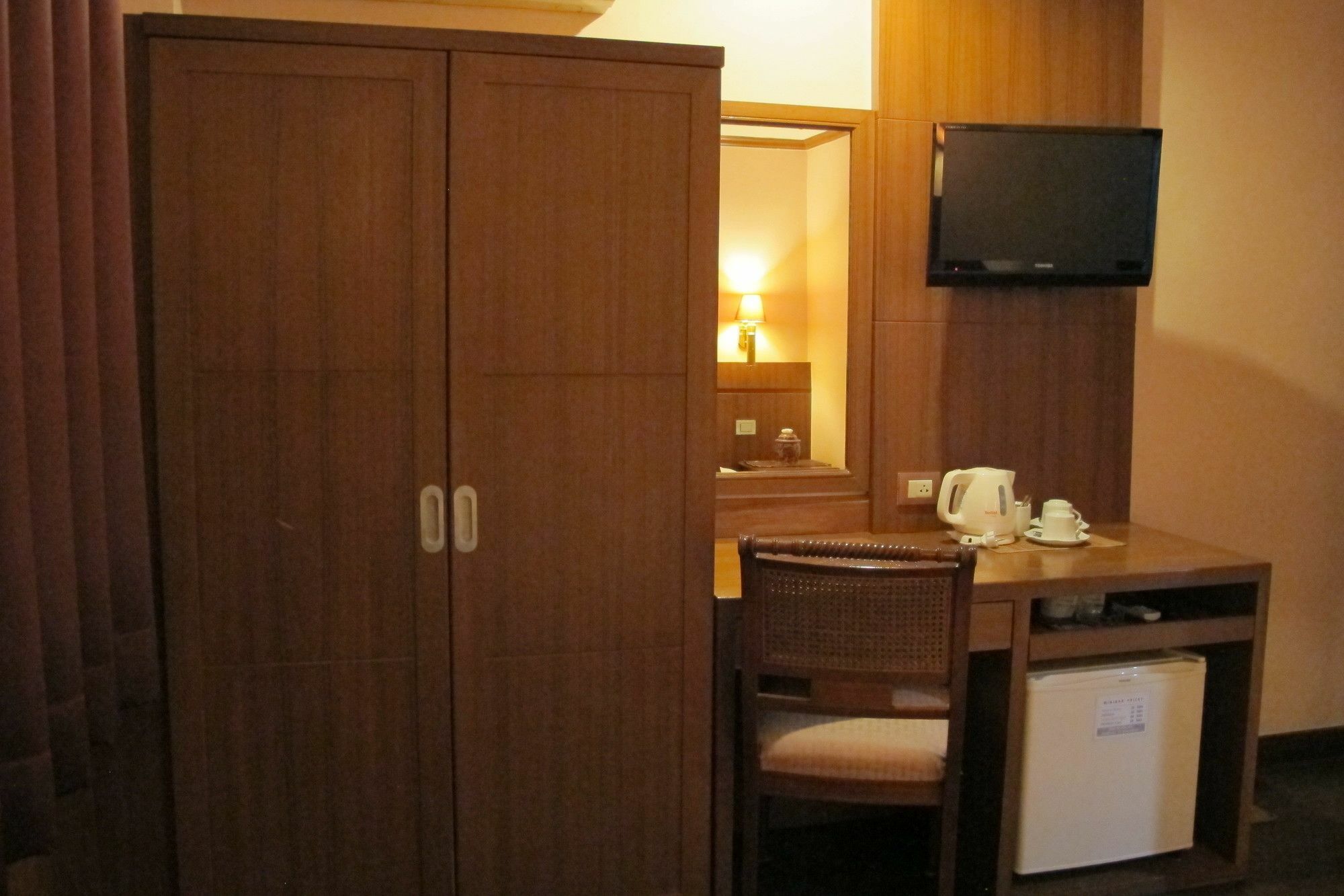 Travel Lodge Surawong (Adults Only) Бангкок Экстерьер фото