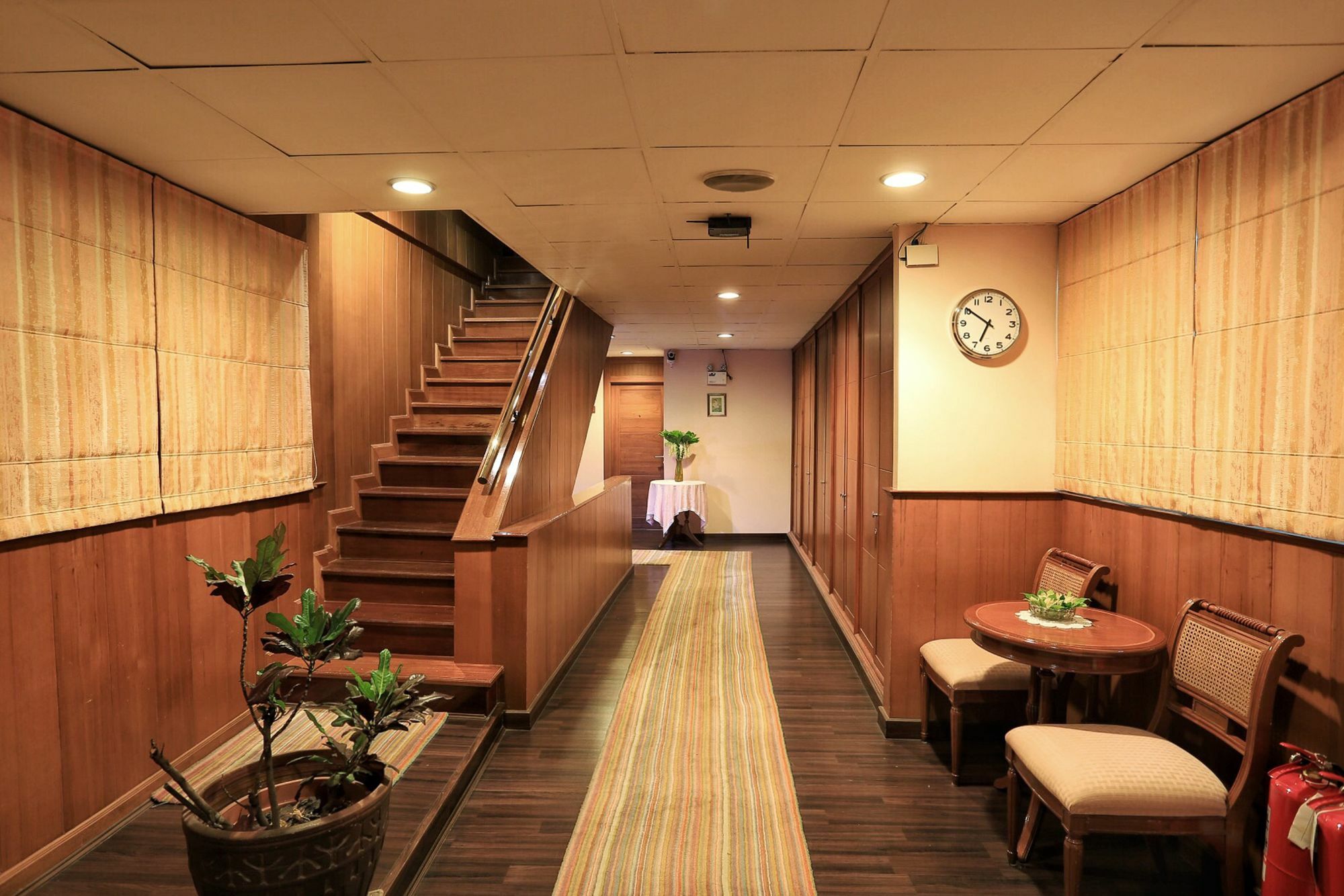 Travel Lodge Surawong (Adults Only) Бангкок Экстерьер фото