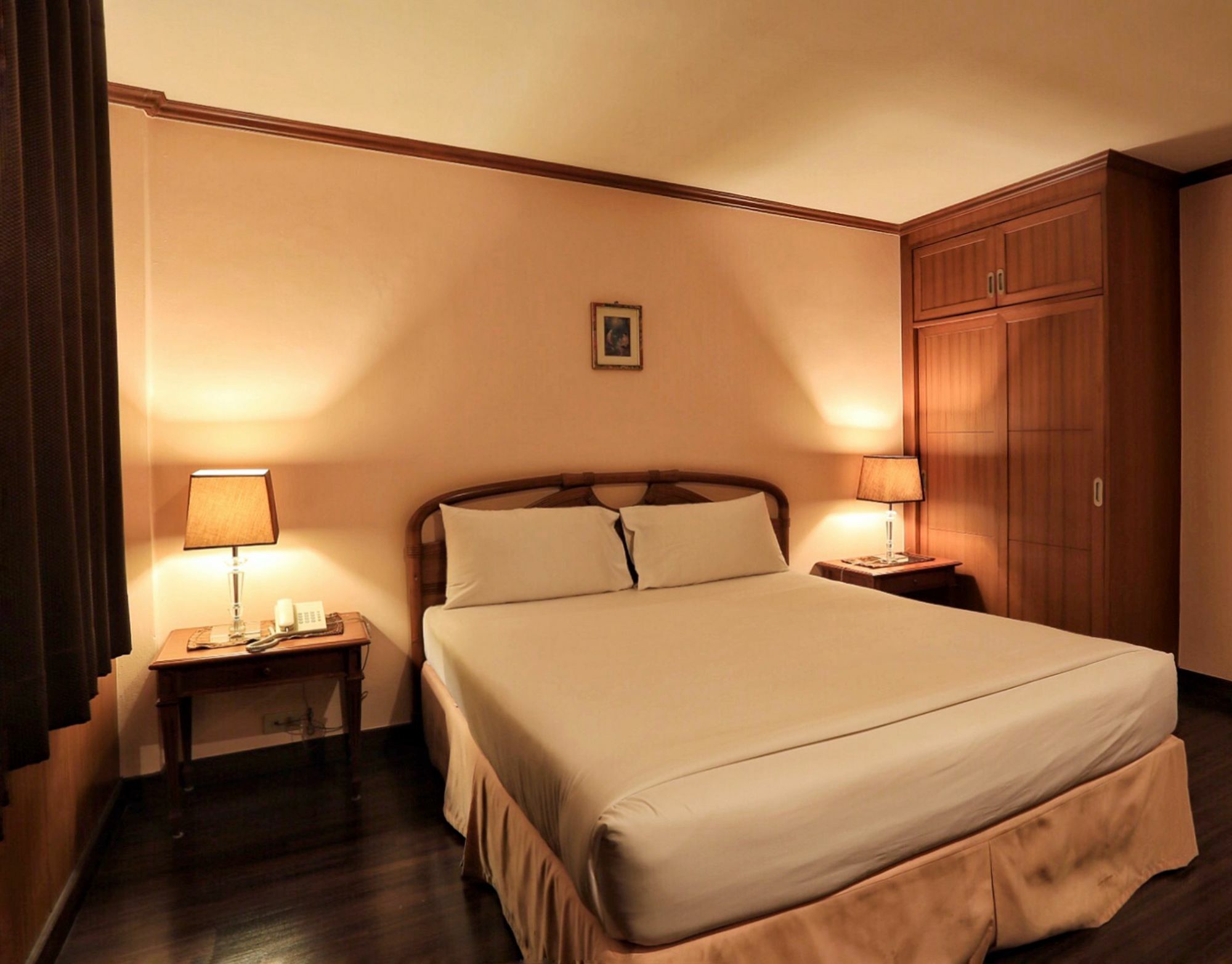 Travel Lodge Surawong (Adults Only) Бангкок Экстерьер фото