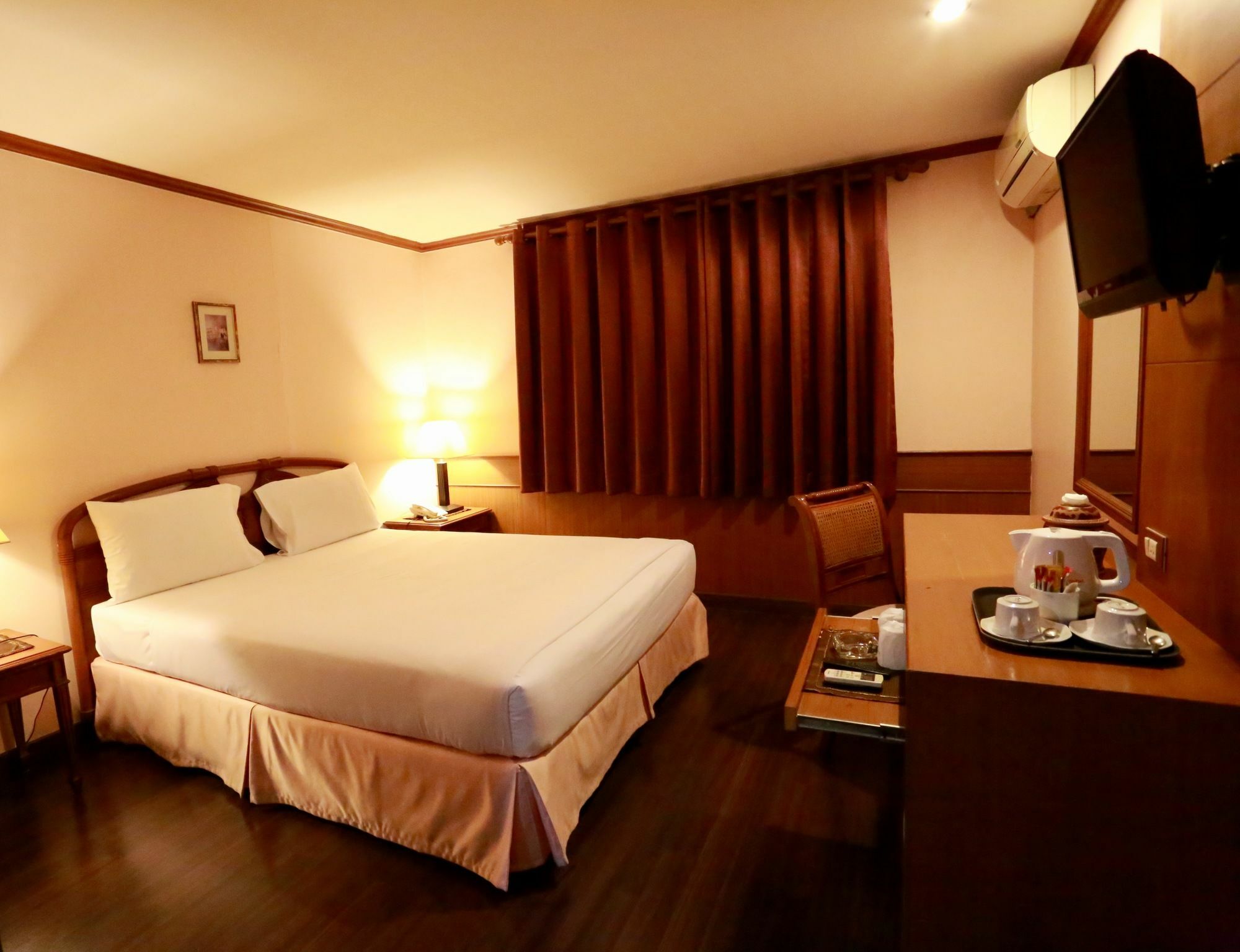 Travel Lodge Surawong (Adults Only) Бангкок Экстерьер фото